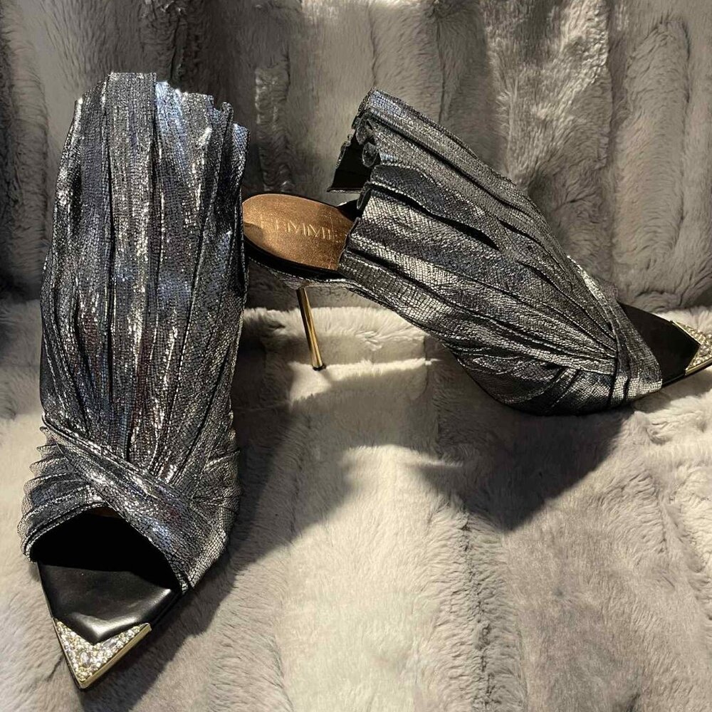 Femme Sans Peur Silver Lizard Skin Pumps